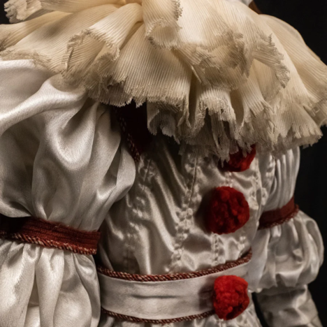 IT - Pennywise Premium Scale Doll - Image 6